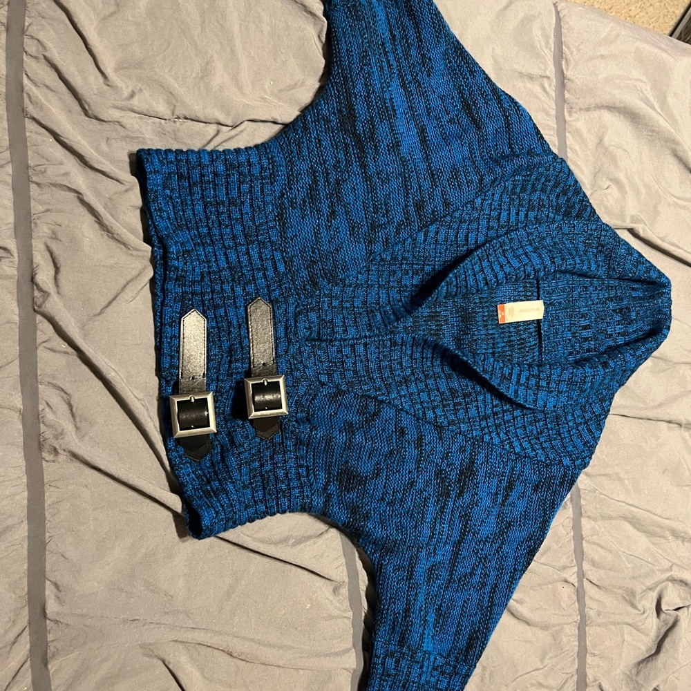 Black & blue crop sweater top